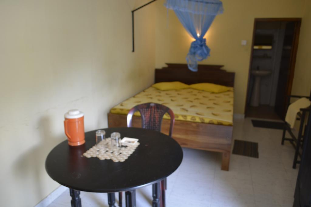 The Finz Hotell Hikkaduwa Rum bild