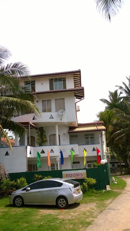The Finz Hotell Hikkaduwa Exteriör bild
