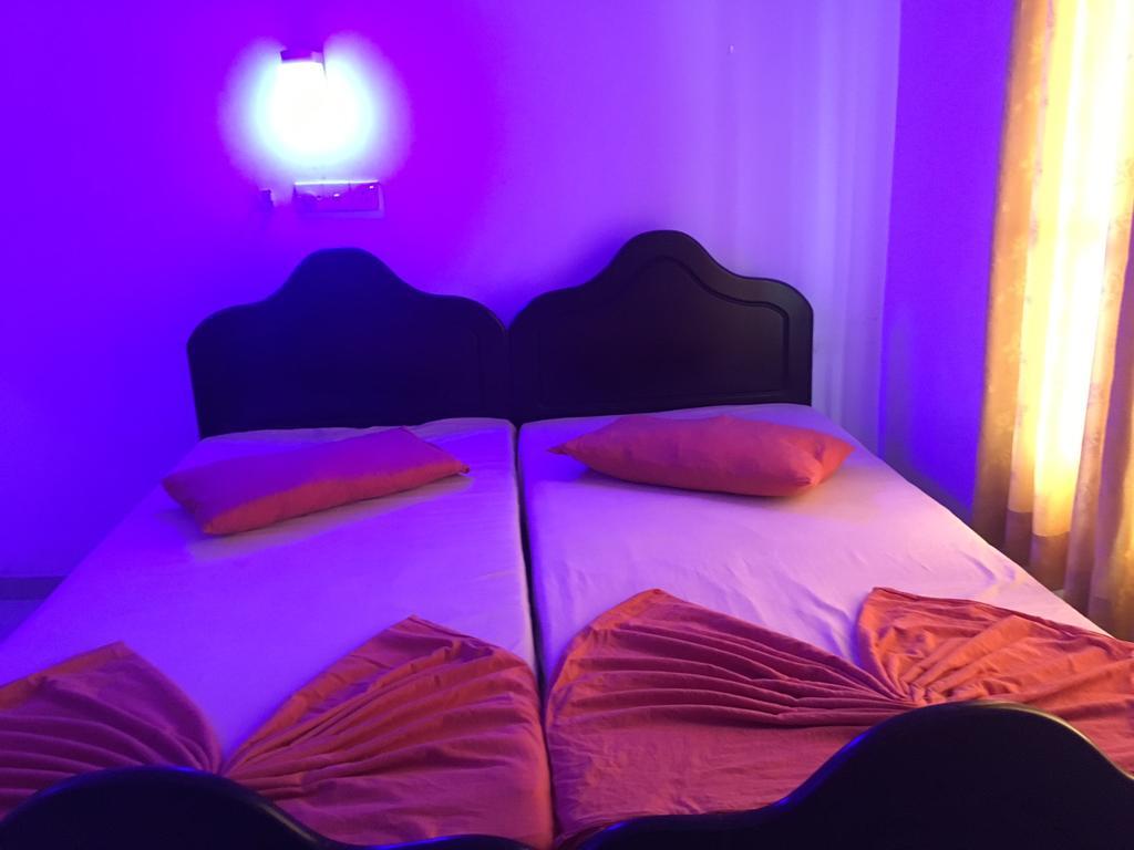 The Finz Hotell Hikkaduwa Exteriör bild