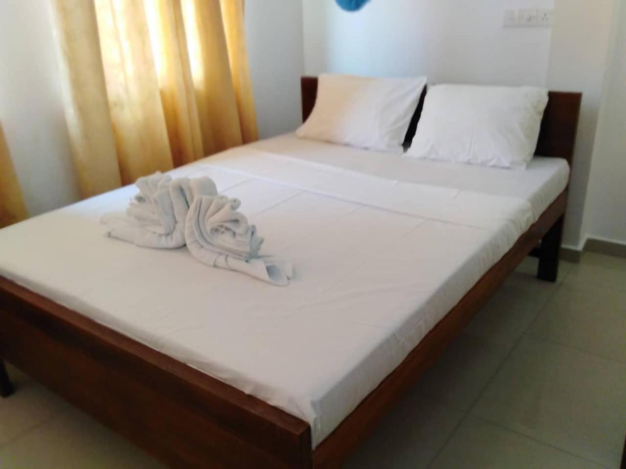 The Finz Hotell Hikkaduwa Exteriör bild