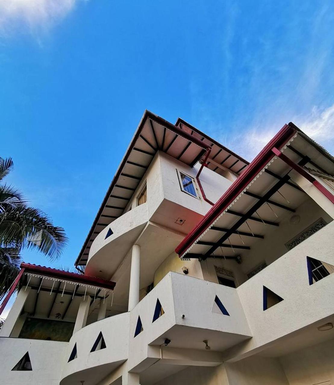 The Finz Hotell Hikkaduwa Exteriör bild