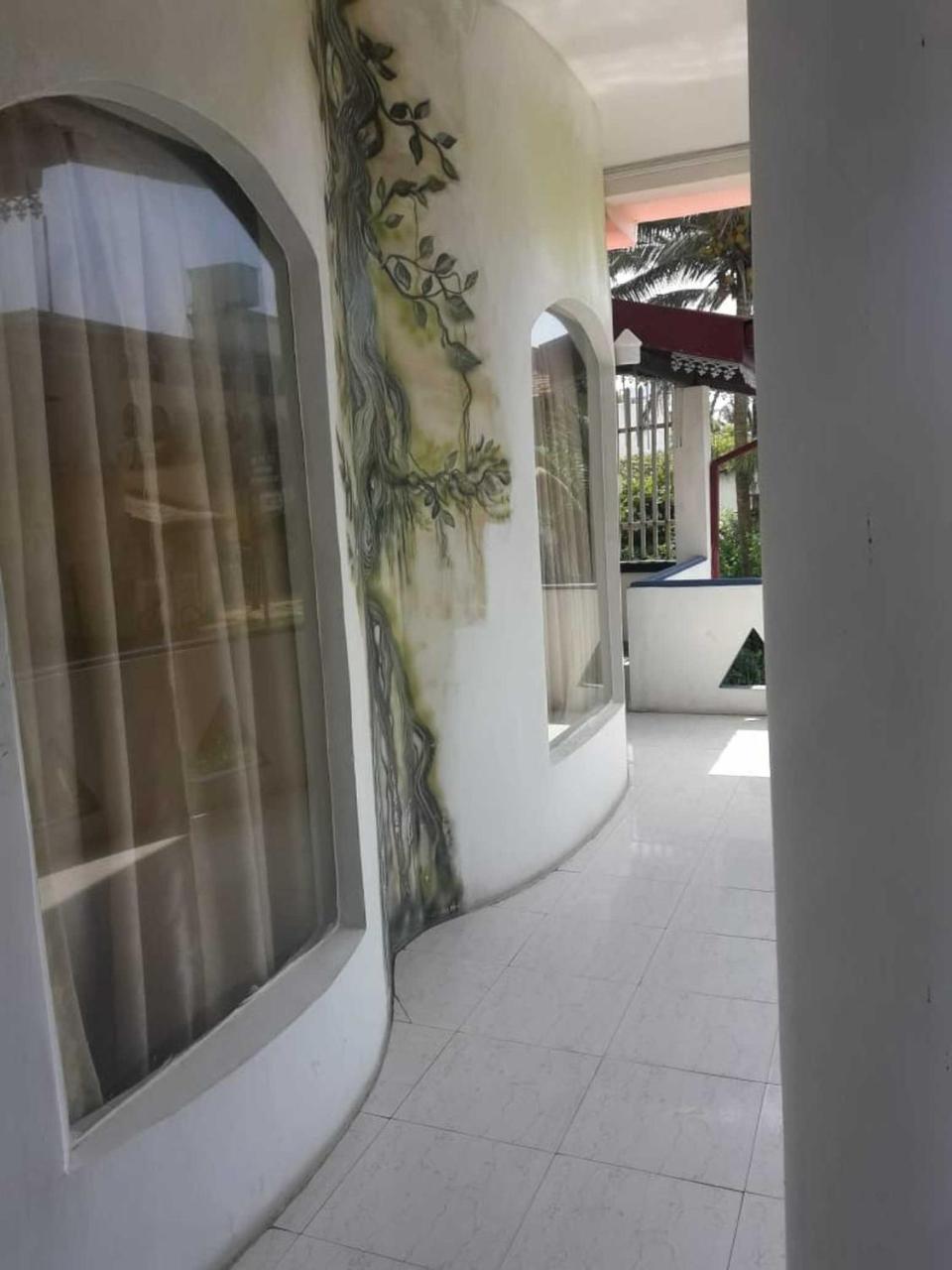 The Finz Hotell Hikkaduwa Exteriör bild